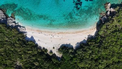 SECRET KEFALONIA: 10 BEACHES WHERE YOU CAN FEEL LIKE A MODERN ROBINSON CRUSOE