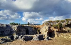 THE MYCENAEAN TOMBS OF KEFALONIA